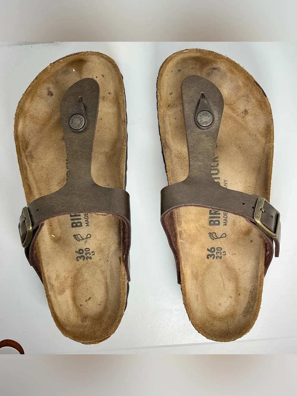 Birkenstock Gizeh in Golden Brown size 36 or 6